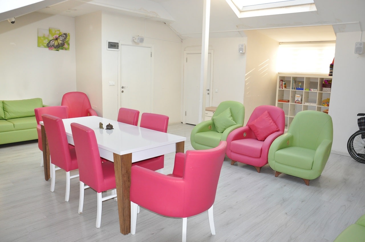 Bakımevinde Alzheimer Tipi Demans Yaşlı Bakımı Bakımevinde Alzheimer Tipi Demans Yaşlı Bakımı